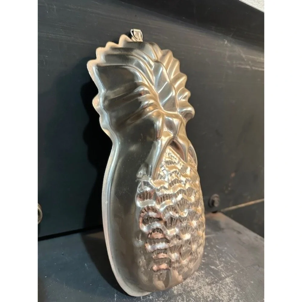 Vintage Aluminum Pineapple Mold Wall Hanging‎ Kitchen Decor Pink Tone 10.5 Inch